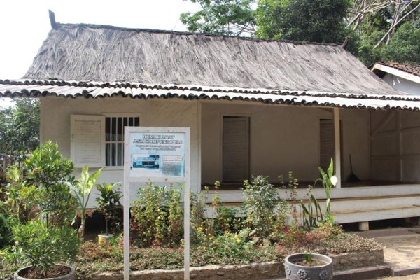 Detail Rumah Adat Kampung Pulo Nomer 38