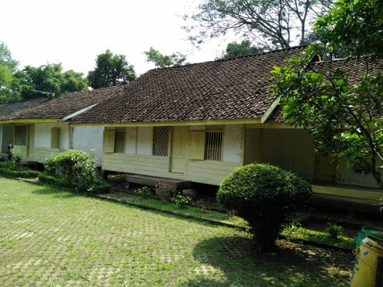 Detail Rumah Adat Kampung Pulo Nomer 54