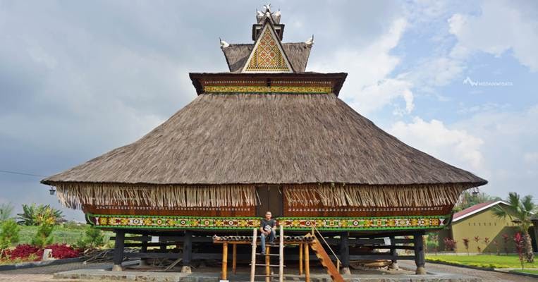 Rumah Adat Karo - KibrisPDR