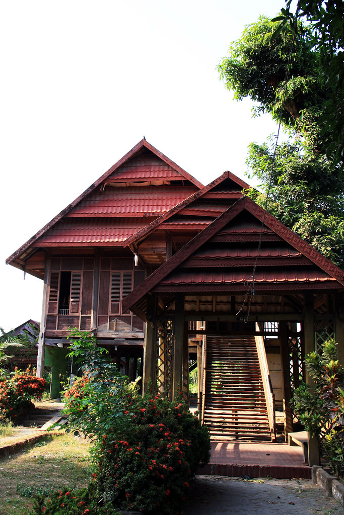 Detail Rumah Adat Luwu Nomer 3