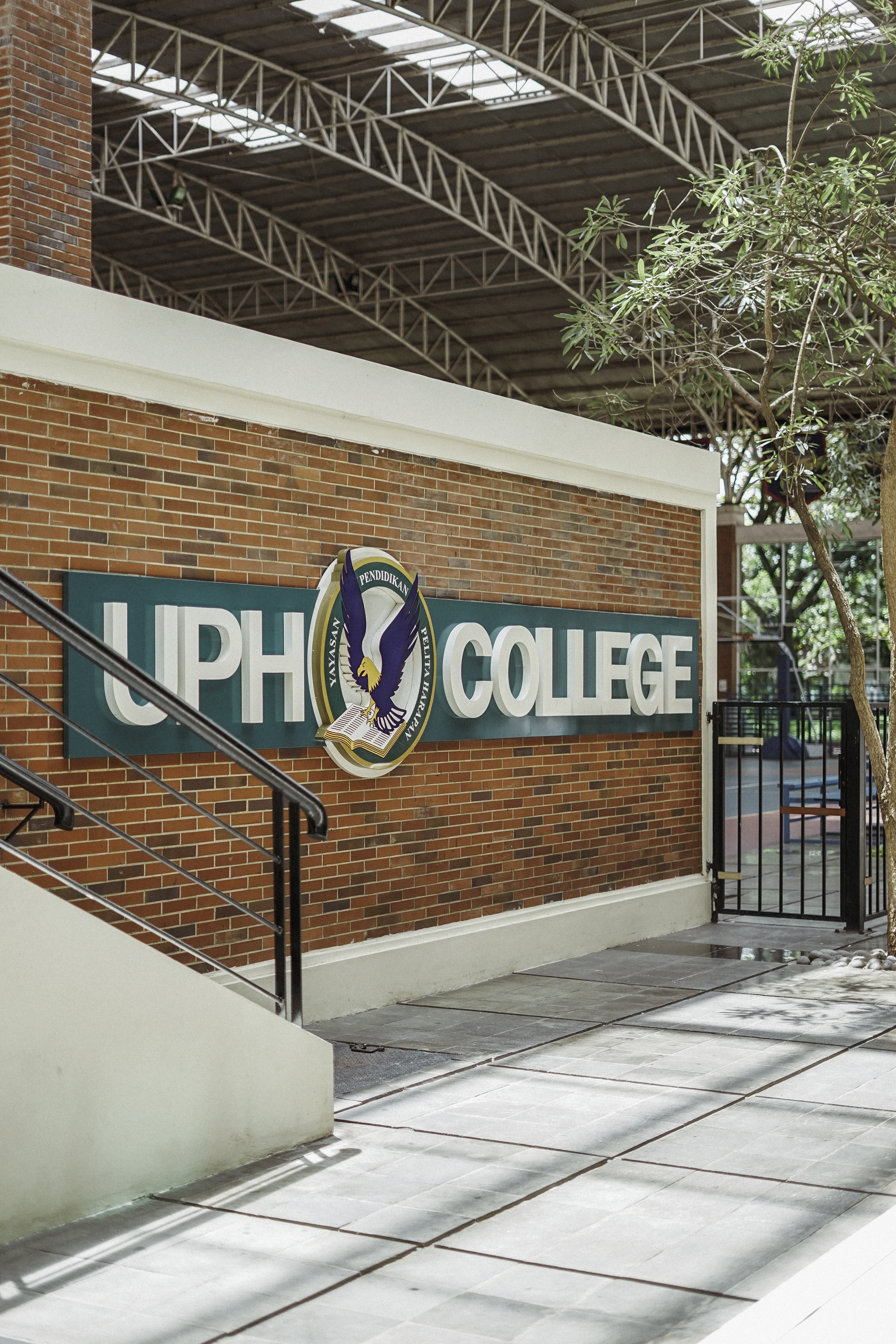 Detail Uph College Logo Nomer 29