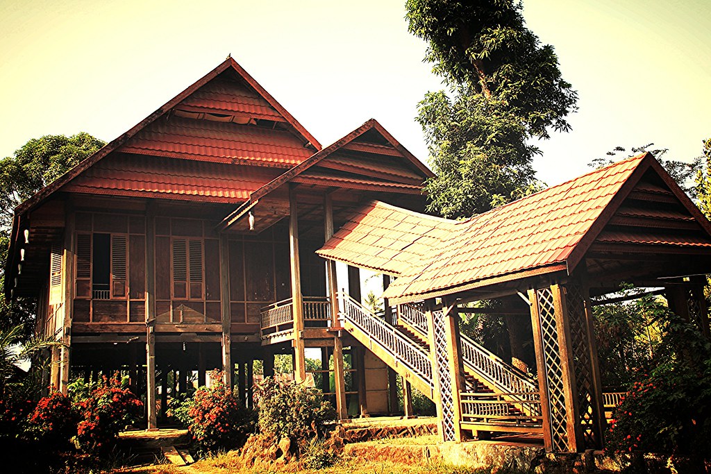 Detail Rumah Adat Luwu Nomer 12