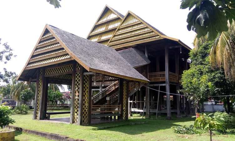 Detail Rumah Adat Luwu Nomer 13