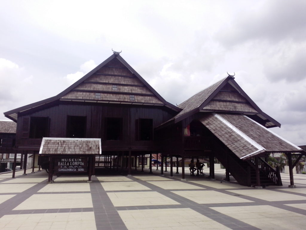 Detail Rumah Adat Luwu Nomer 49