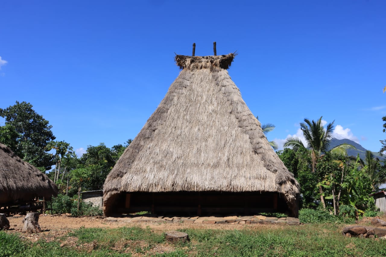 Rumah Adat Nagekeo - KibrisPDR