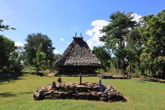 Detail Rumah Adat Nagekeo Nomer 9