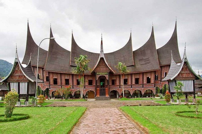 Rumah Adat Padang Sumatera Barat - KibrisPDR