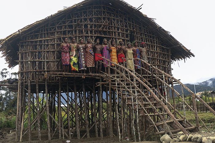 Detail Rumah Adat Papua Nugini Nomer 2