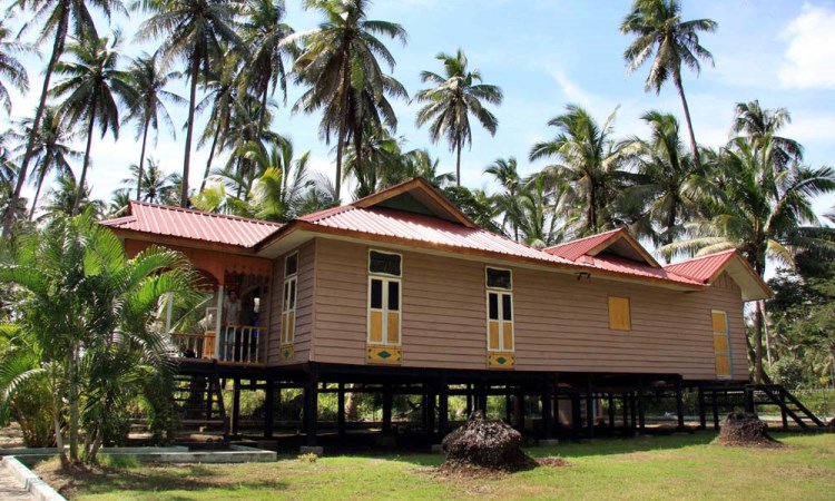 Detail Rumah Adat Pekanbaru Nomer 18