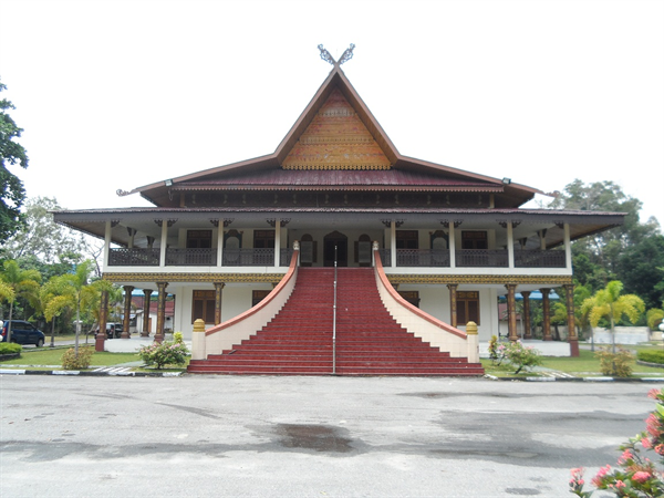 Detail Rumah Adat Pekanbaru Nomer 33