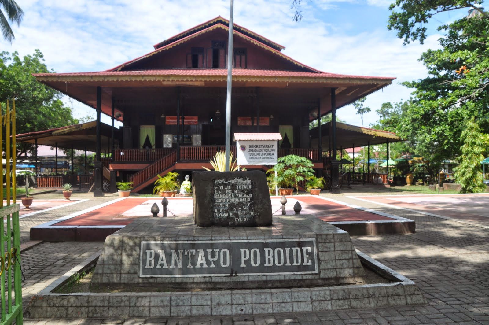 Detail Rumah Adat Provinsi Gorontalo Nomer 31