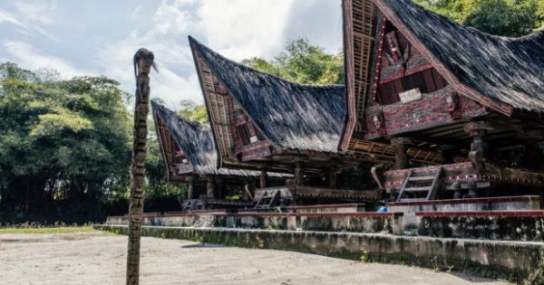 Detail Rumah Adat Provinsi Sumatera Utara Nomer 19