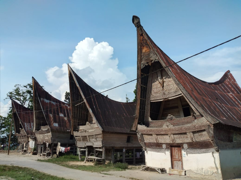 Detail Rumah Adat Provinsi Sumatera Utara Nomer 38