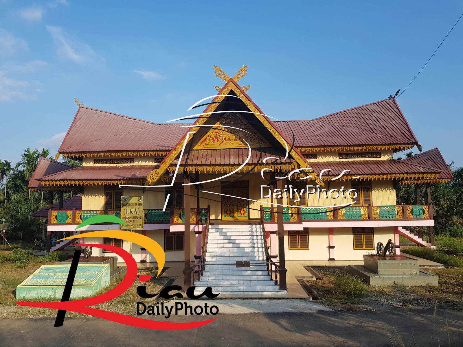 Detail Rumah Adat Rokan Hulu Nomer 9