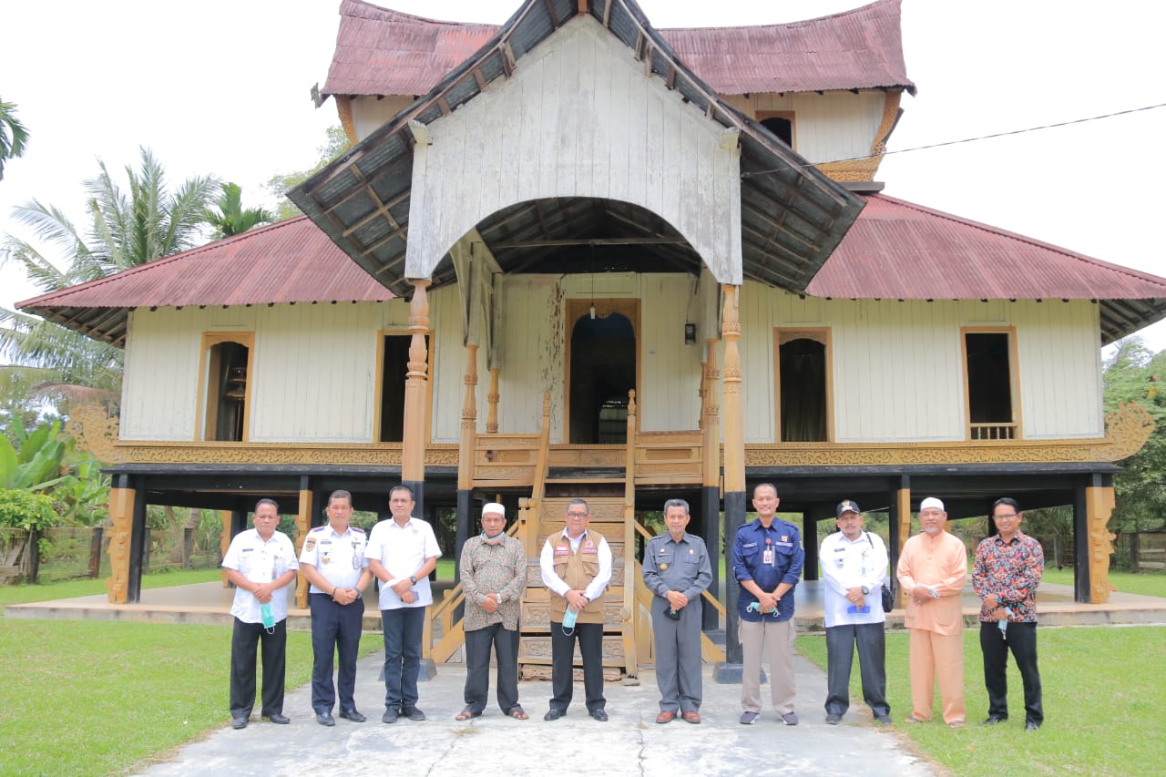 Detail Rumah Adat Rokan Hulu Nomer 13