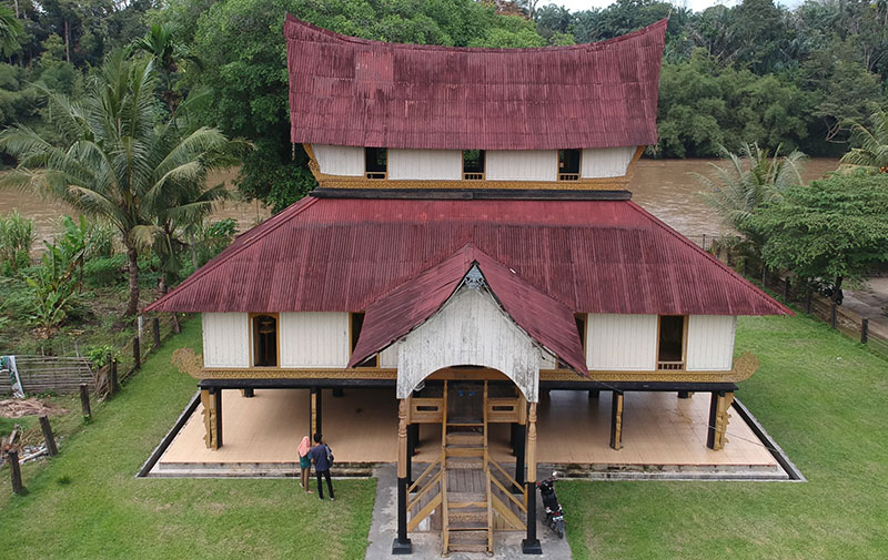 Detail Rumah Adat Rokan Hulu Nomer 8