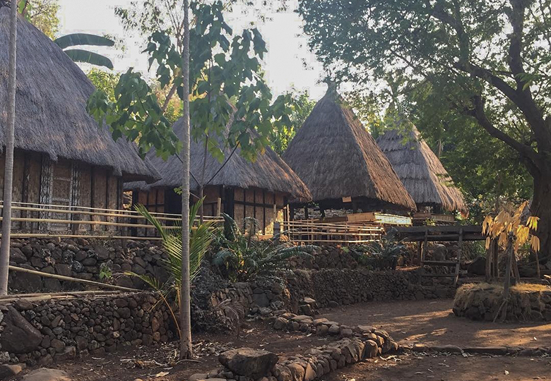 Rumah Adat Suku Alor 48+ Koleksi Gambar