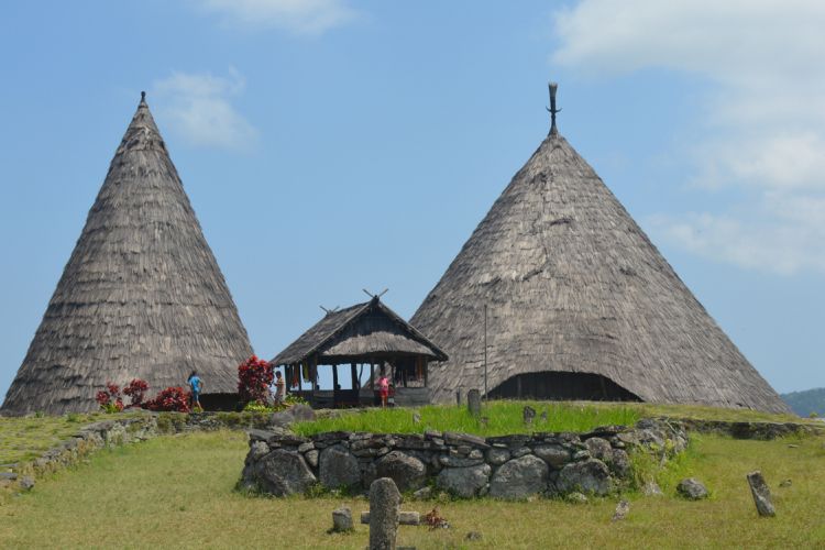 Detail Rumah Adat Suku Manggarai Nomer 14