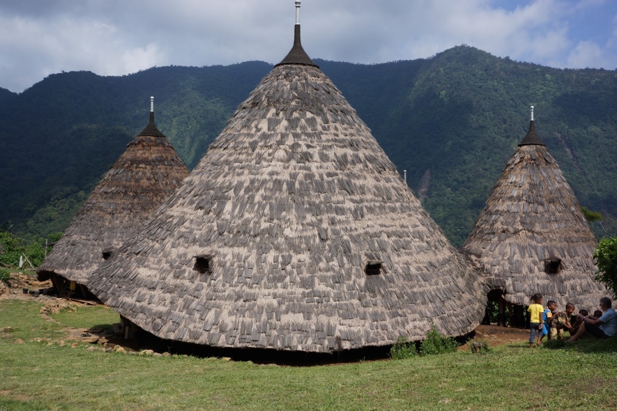 Detail Rumah Adat Suku Manggarai Nomer 19