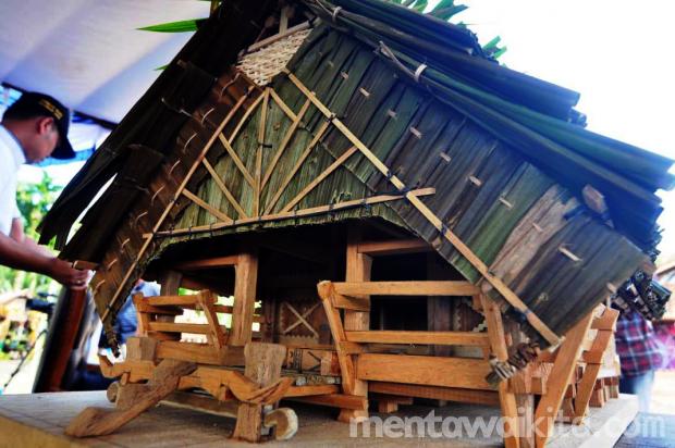 Detail Rumah Adat Suku Mentawai Nomer 9