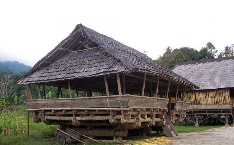 Detail Rumah Adat Sulawesi Tengah Nomer 18