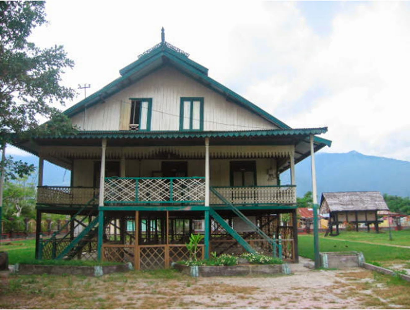 Detail Rumah Adat Sulawesi Tengah Nomer 20