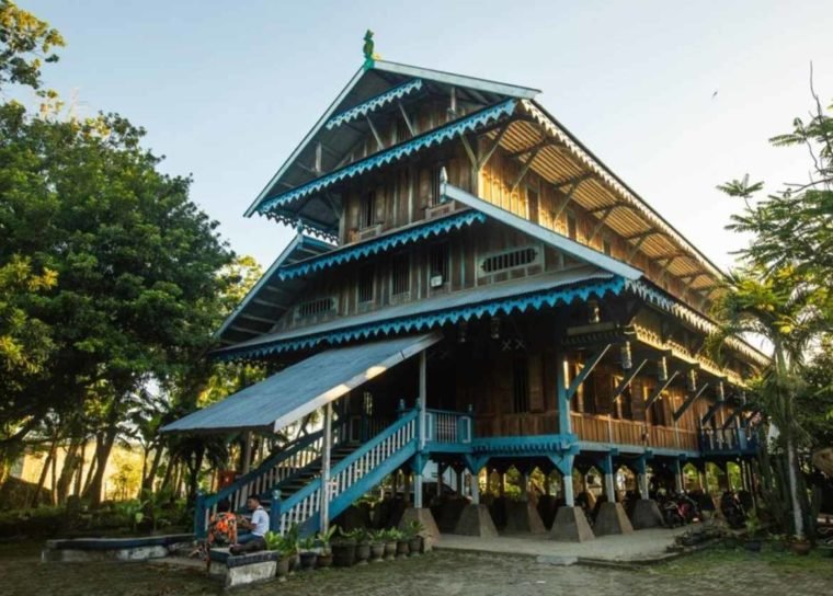 Detail Rumah Adat Sulawesi Tenggara Nomer 5