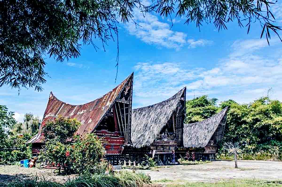 Detail Rumah Adat Sumatera Utara Gambar Pempek Nomer 34