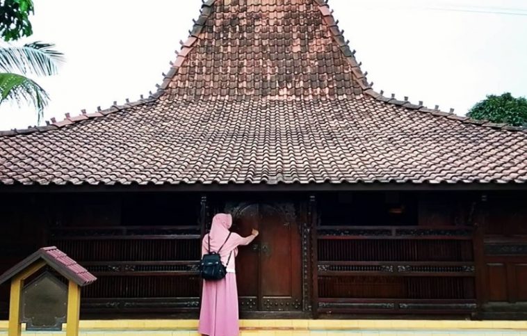 Detail Rumah Adat Surakarta Nomer 7