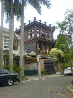 Detail Rumah Ahmad Dhani Di Surabaya Nomer 6