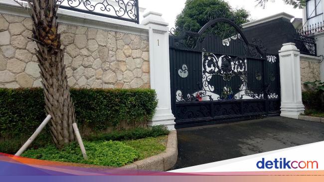 Detail Rumah Andre Taulany Di Bintaro Nomer 14