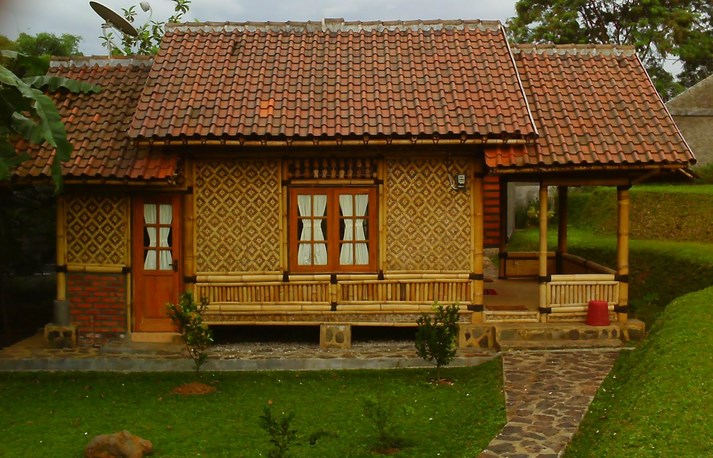 Rumah Anyaman Bambu - KibrisPDR