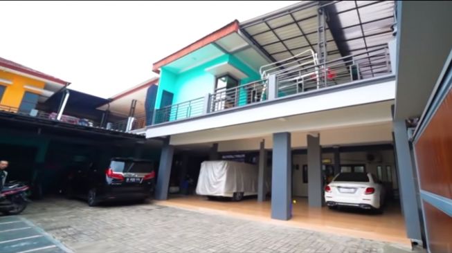 Detail Rumah Ayu Ting Ting Di Depok Mana Nomer 8