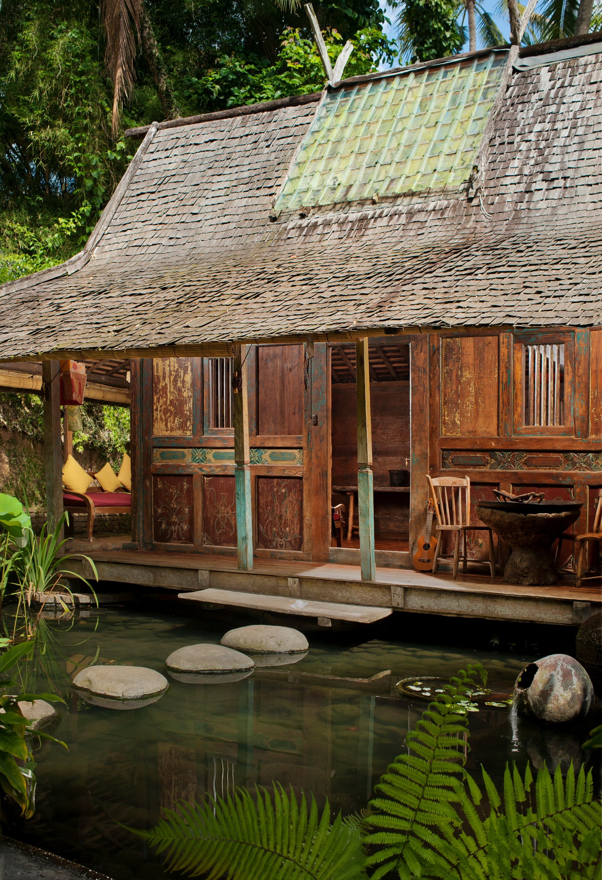 Detail Rumah Bambu Diatas Kolam Ikan Nomer 11