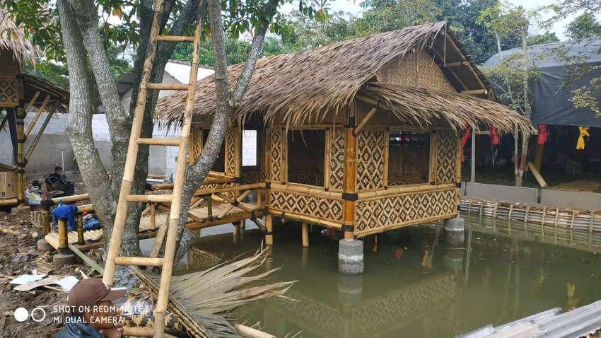 Detail Rumah Bambu Diatas Kolam Ikan Nomer 32