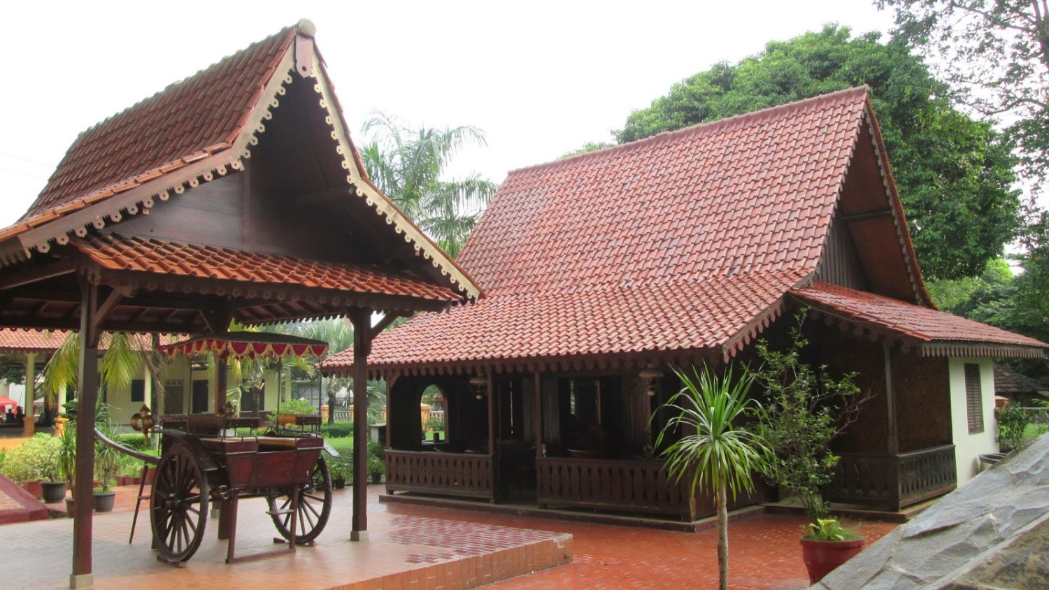 Detail Rumah Betawi Asli Nomer 20