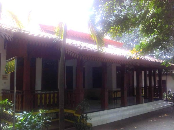 Detail Rumah Betawi Tempo Dulu Nomer 51