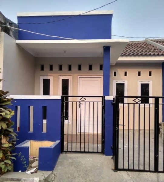 Detail Rumah Biru Putih Nomer 49