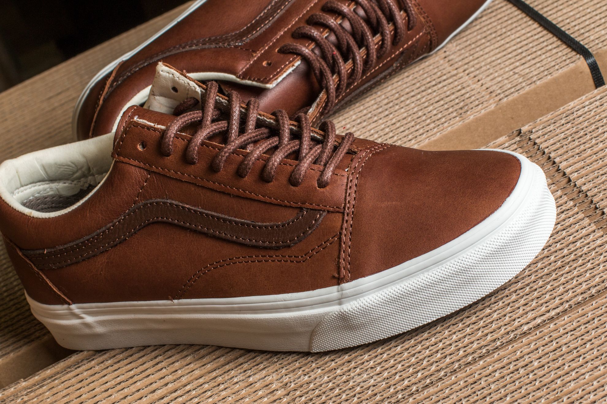 Detail Vans Dachshund Leather Nomer 5