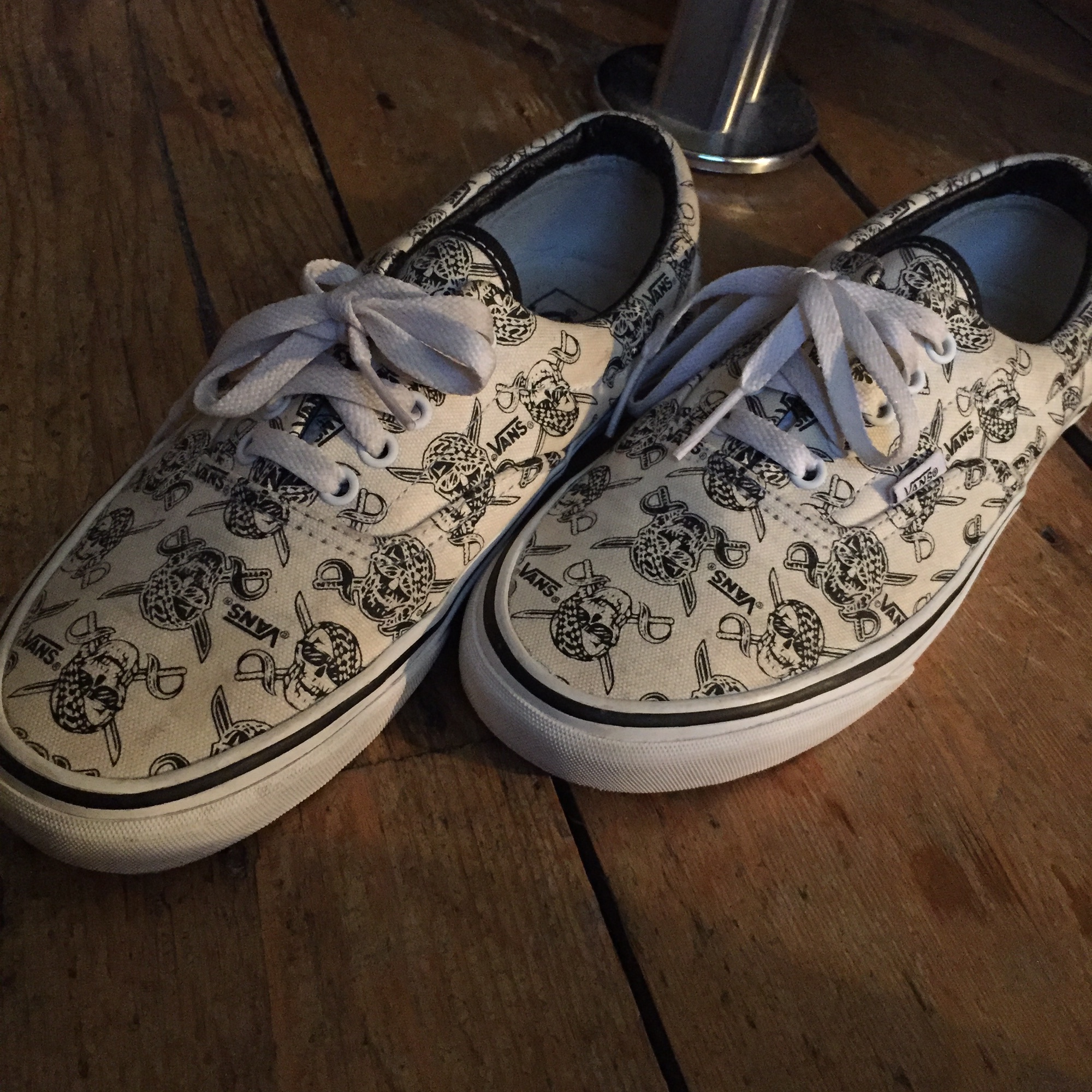 Detail Vans Pirate Skulls Nomer 11