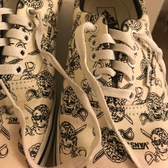 Detail Vans Pirate Skulls Nomer 28