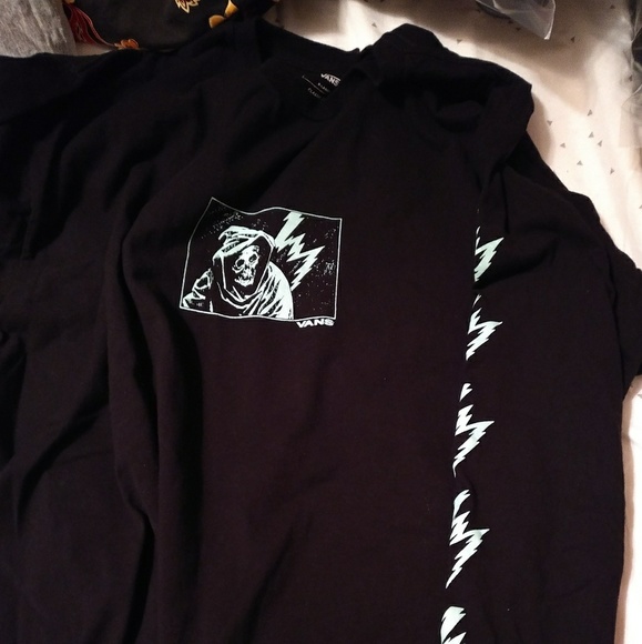 Detail Vans Reaper Shirt Nomer 27
