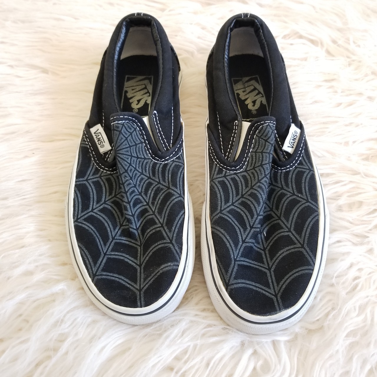 Detail Vans Spider Web Shoes Nomer 12