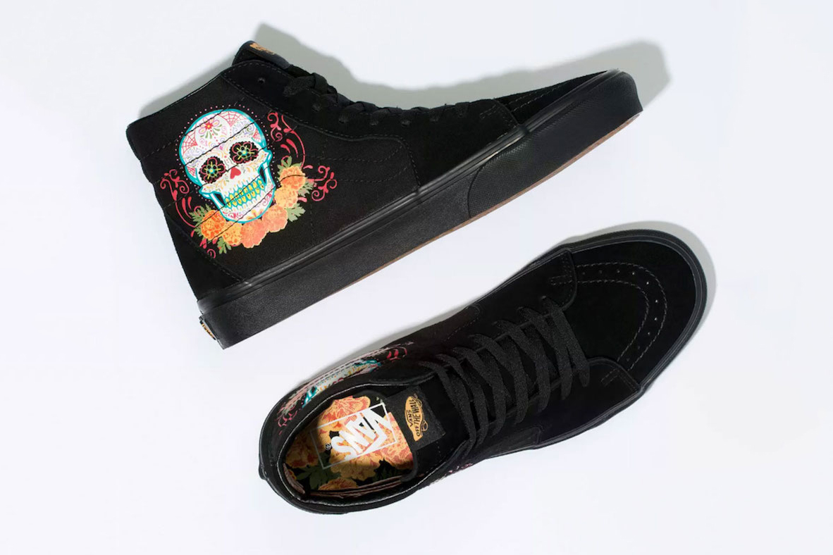 Detail Vans Sugar Skull Shoes Nomer 36