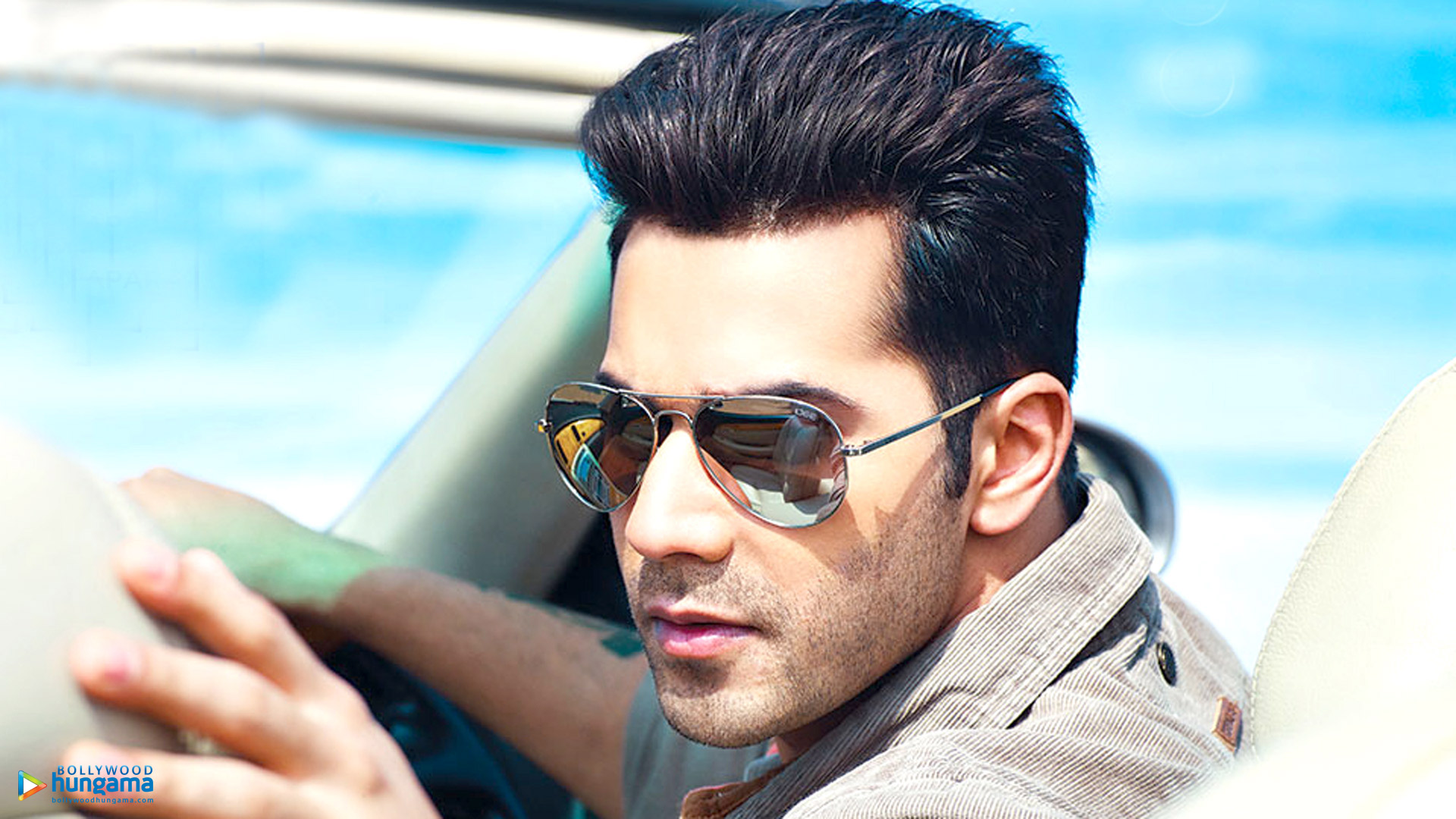 Detail Varun Dhawan Wallpaper Nomer 7