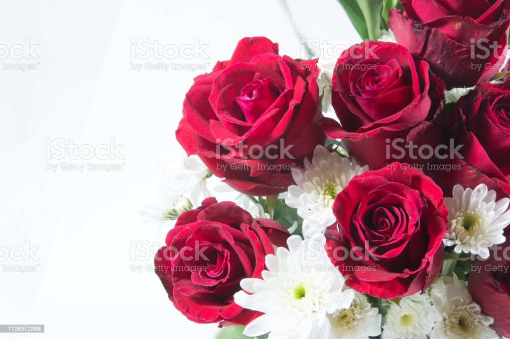 Detail Vas Bunga Mawar Merah Nomer 24