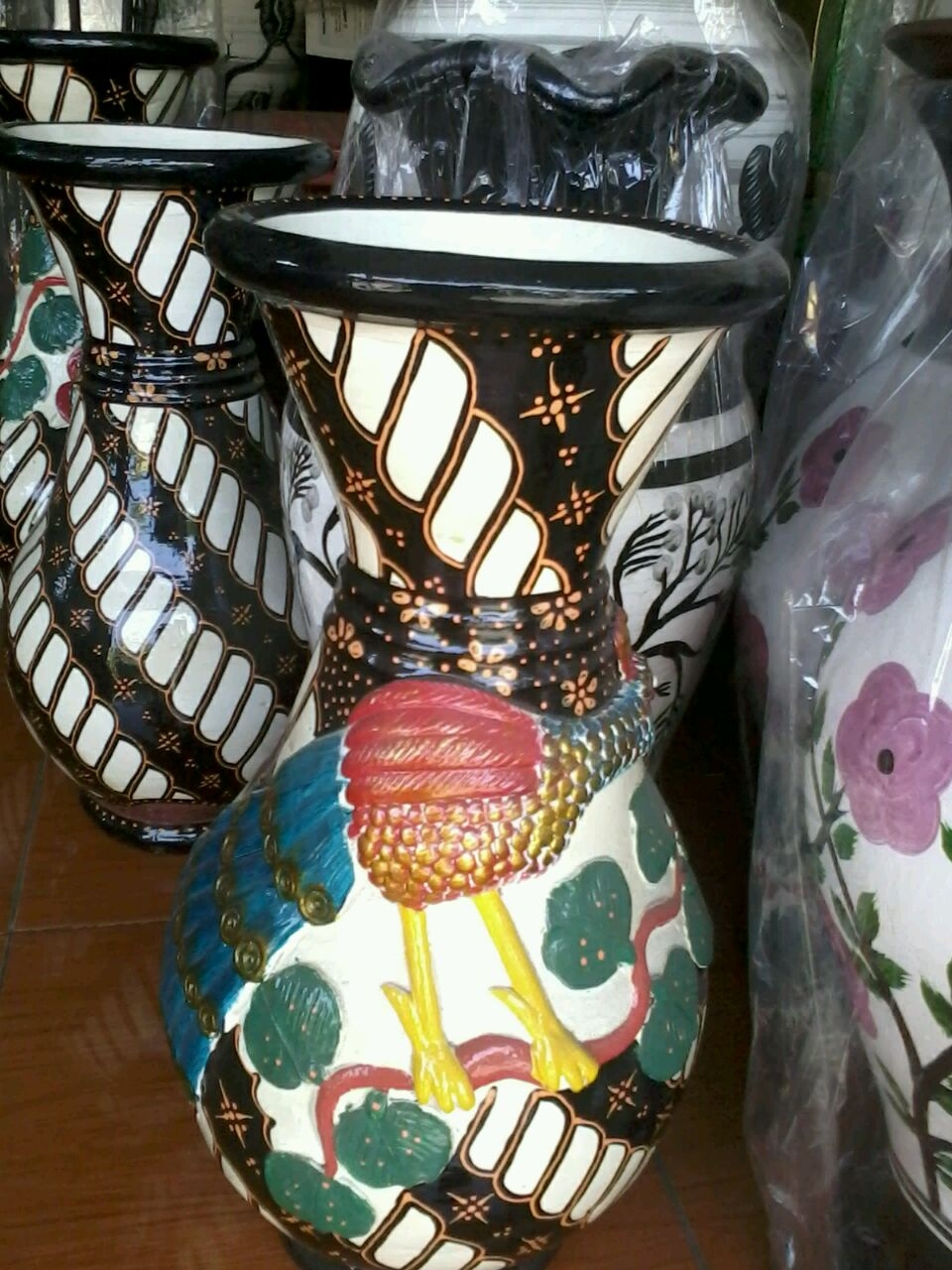Detail Vas Bunga Motif Batik Nomer 29