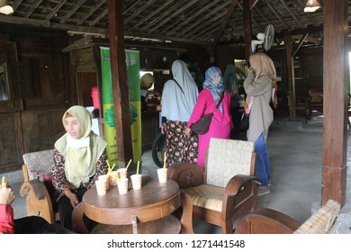 Detail Rumah Cikunir Resto Dan Foto Nomer 39