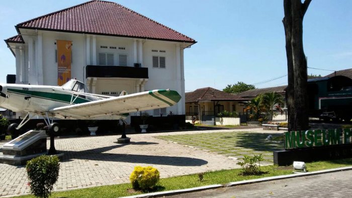 Detail Rumah Coklat Di Medan Nomer 2