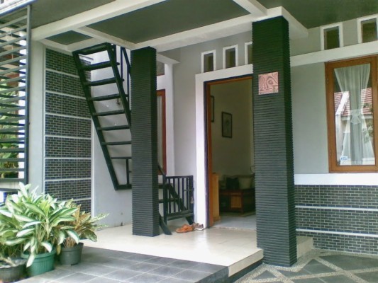 Detail Rumah Dengan Dinding Batu Alam Nomer 22